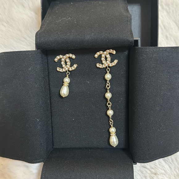 Chanel rare long drop earrings - Picture 2 of 5